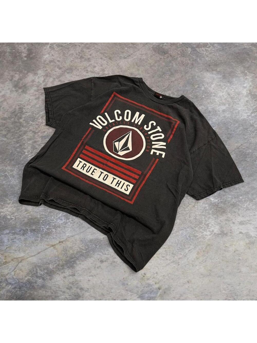 Volcom Men's Black and Grey Tshirt